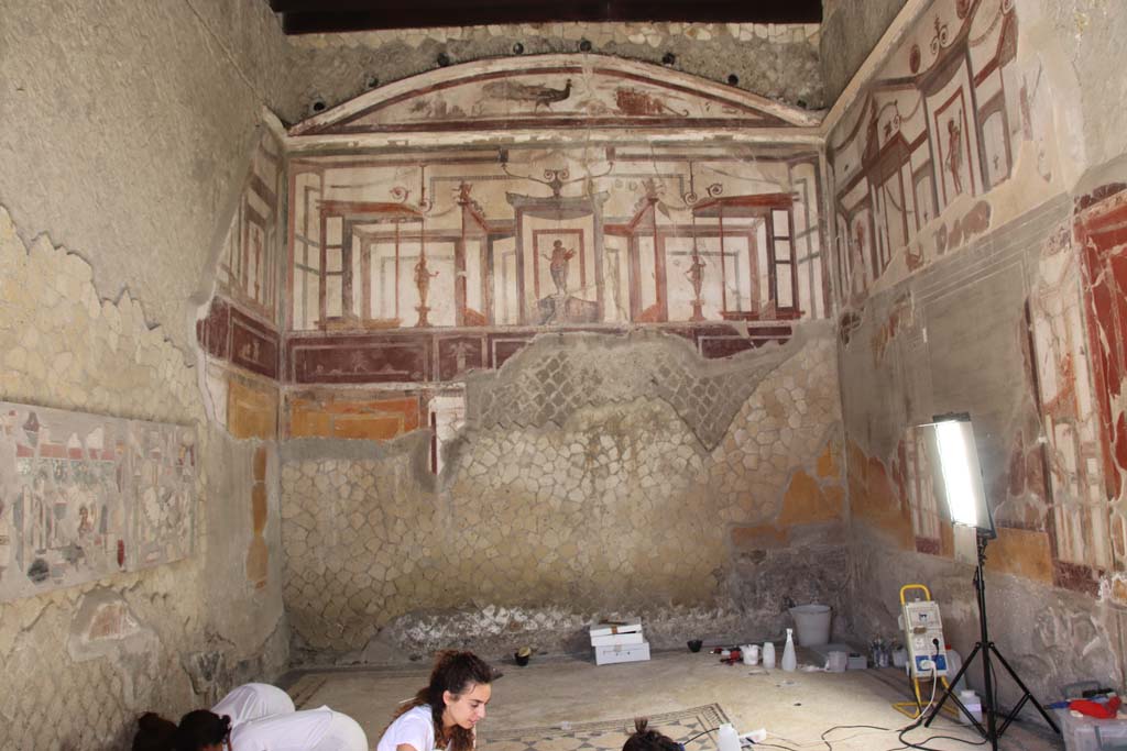 VI.17 Herculaneum. September 2019. Triclinium 13, looking towards north wall. Photo courtesy of Klaus Heese.